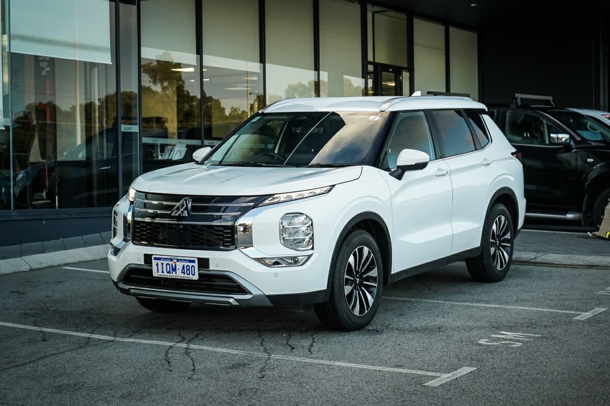 Mitsubishi Outlander image 1
