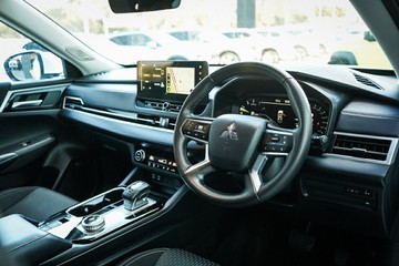 https://vehicle-cdn.autoleague.cloud/28170_21010258_14.jpg