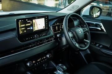 https://vehicle-cdn.autoleague.cloud/28170_21010258_15.jpg