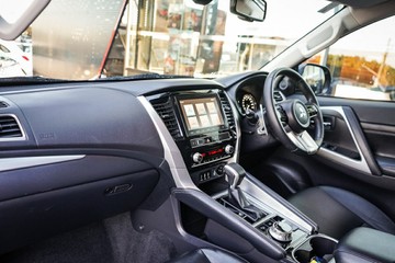 https://vehicle-cdn.autoleague.cloud/28170_21010261_17.jpg