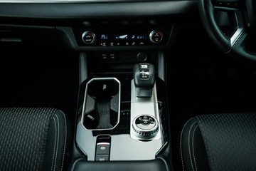 https://vehicle-cdn.autoleague.cloud/28170_21010262_23.jpg