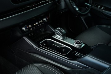 https://vehicle-cdn.autoleague.cloud/28170_21010262_24.jpg