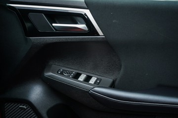 https://vehicle-cdn.autoleague.cloud/28170_21010262_27.jpg