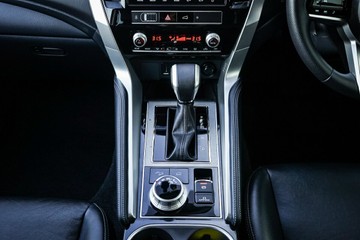 https://vehicle-cdn.autoleague.cloud/28170_21010263_24.jpg