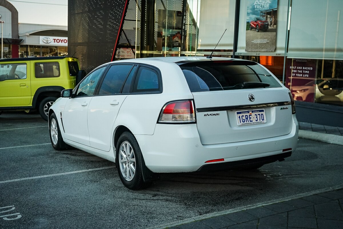 Holden Commodore image 3