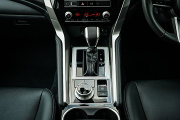 https://vehicle-cdn.autoleague.cloud/28170_21010266_23.jpg