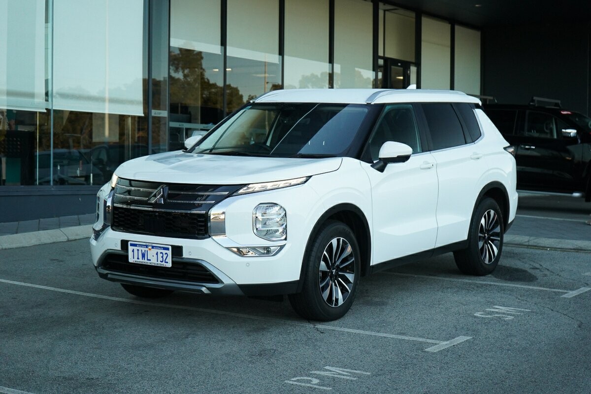 Mitsubishi Outlander image 1