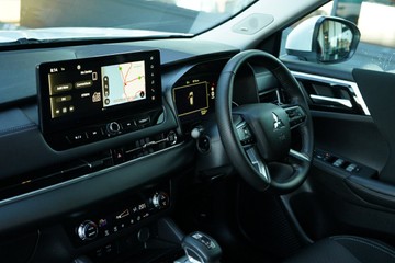 https://vehicle-cdn.autoleague.cloud/28170_21010276_15.jpg