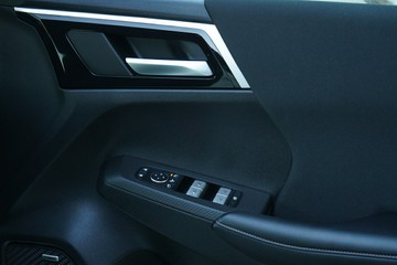 https://vehicle-cdn.autoleague.cloud/28170_21010276_25.jpg