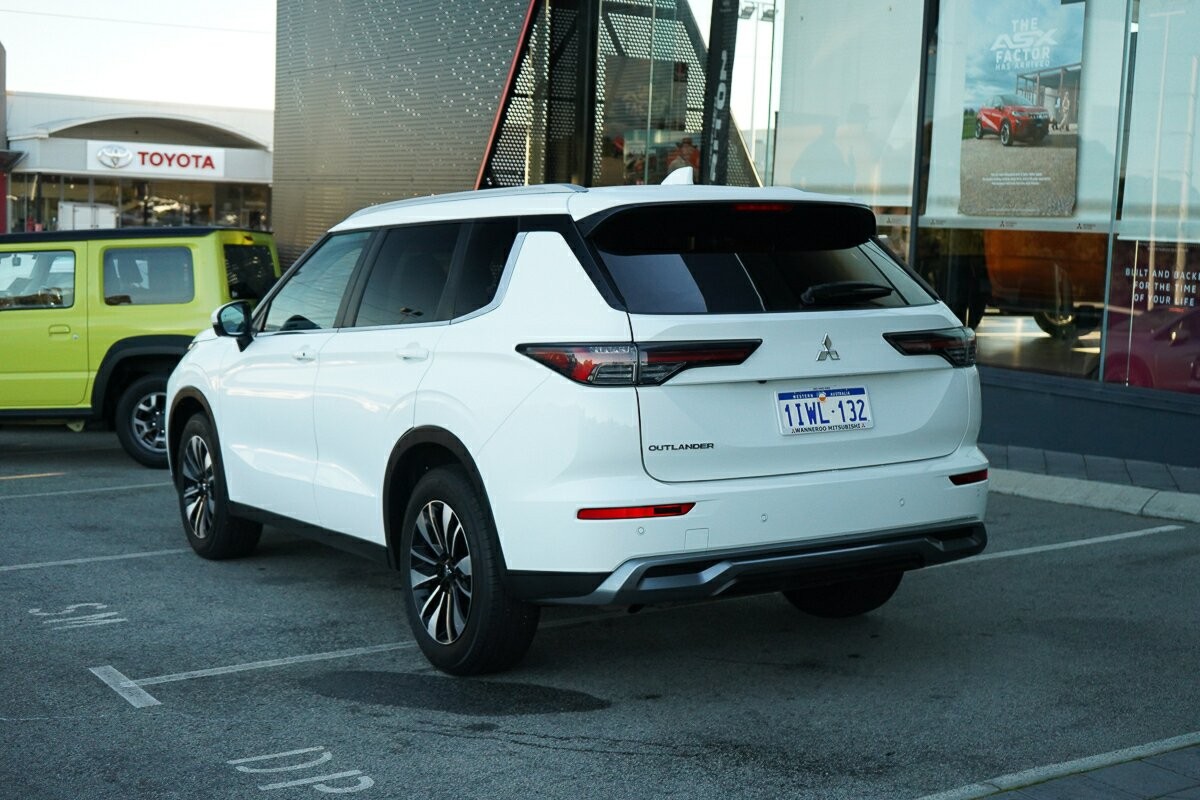 Mitsubishi Outlander image 3