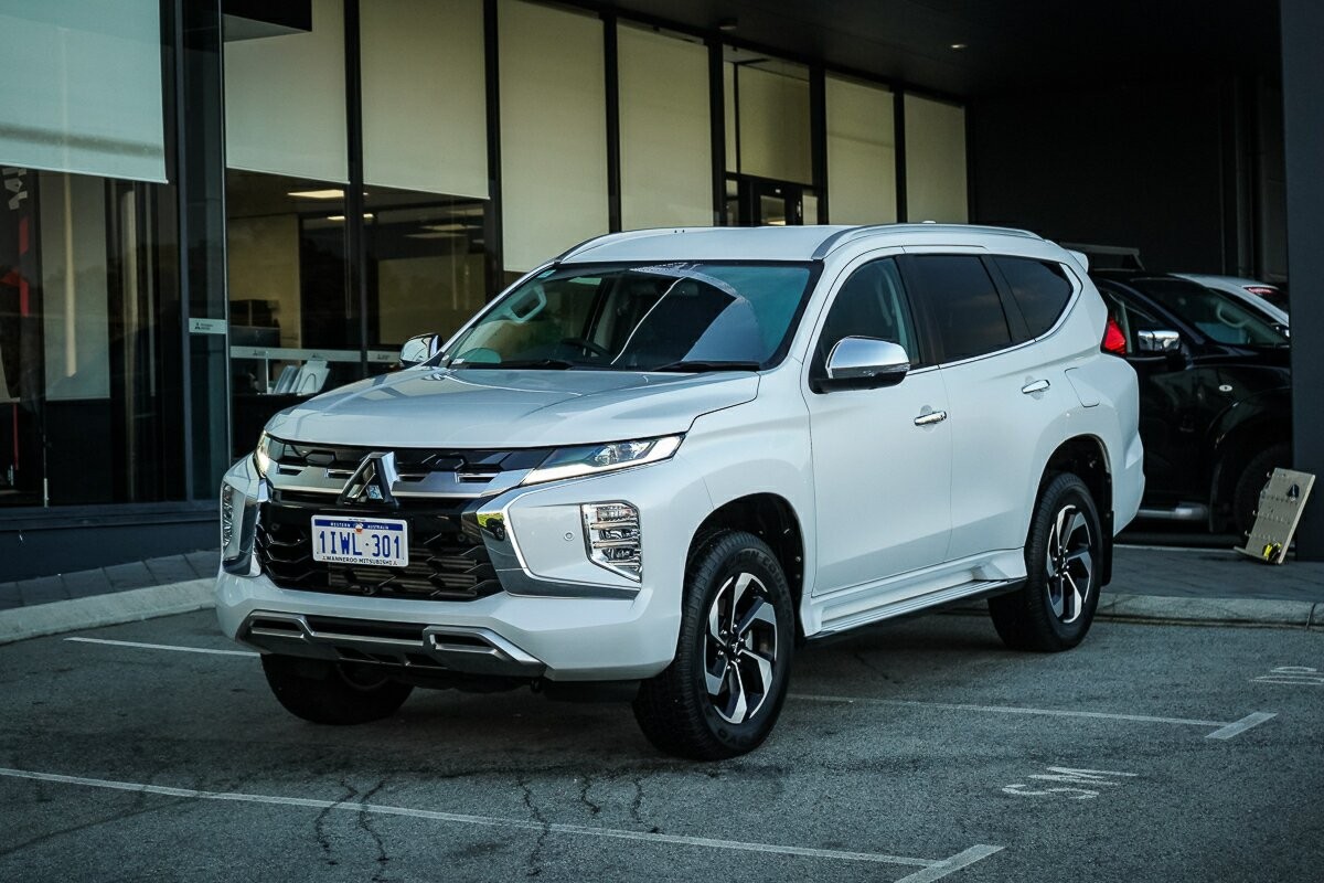 Mitsubishi Pajero Sport image 1