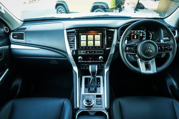 https://vehicle-cdn.autoleague.cloud/28170_21010278_14.jpg
