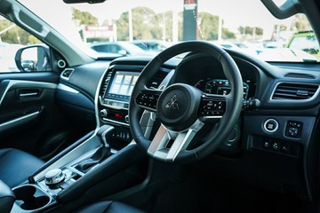 https://vehicle-cdn.autoleague.cloud/28170_21010278_15.jpg