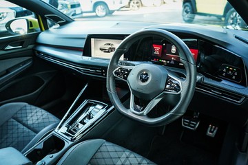 https://vehicle-cdn.autoleague.cloud/28170_21010329_14.jpg