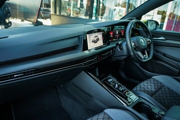 https://vehicle-cdn.autoleague.cloud/28170_21010329_16.jpg