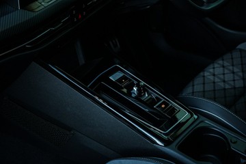 https://vehicle-cdn.autoleague.cloud/28170_21010329_22.jpg