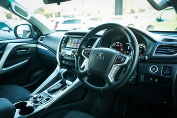 https://vehicle-cdn.autoleague.cloud/28170_21010337_14.jpg