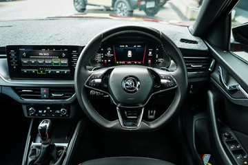 https://vehicle-cdn.autoleague.cloud/28170_21010340_13.jpg