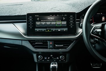 https://vehicle-cdn.autoleague.cloud/28170_21010340_14.jpg