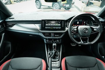 https://vehicle-cdn.autoleague.cloud/28170_21010340_15.jpg