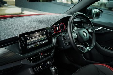 https://vehicle-cdn.autoleague.cloud/28170_21010340_17.jpg