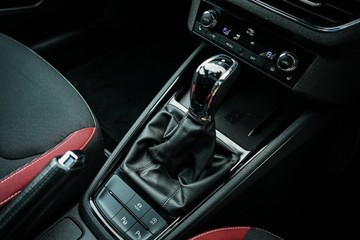 https://vehicle-cdn.autoleague.cloud/28170_21010340_23.jpg