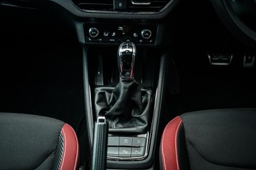 https://vehicle-cdn.autoleague.cloud/28170_21010340_24.jpg