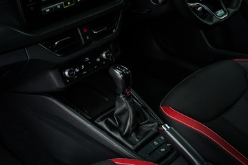 https://vehicle-cdn.autoleague.cloud/28170_21010340_25.jpg