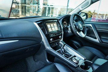 https://vehicle-cdn.autoleague.cloud/28170_21010343_18.jpg