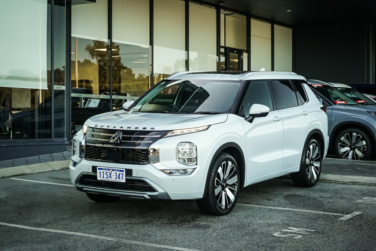 Mitsubishi Outlander image 1