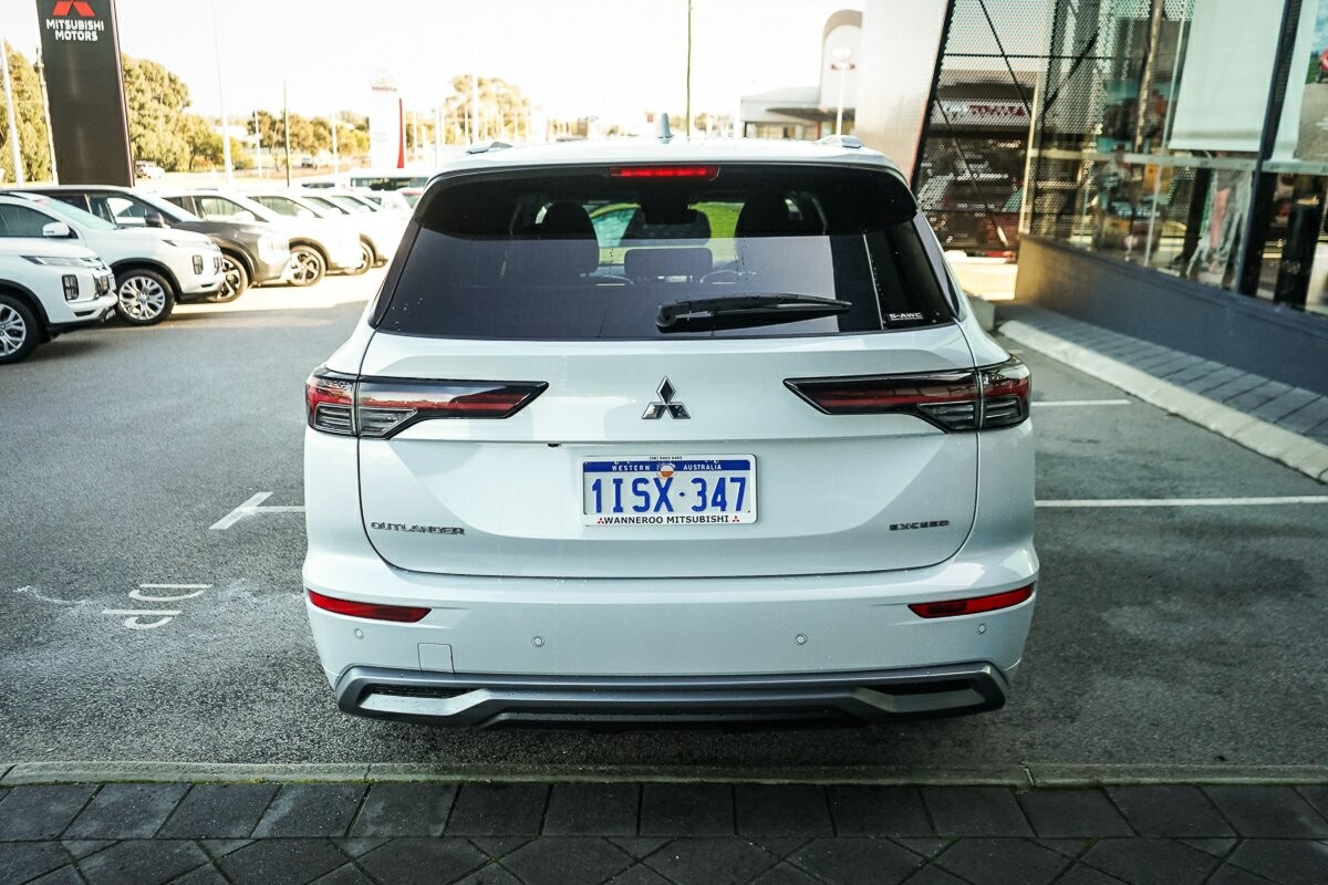 Mitsubishi Outlander image 4