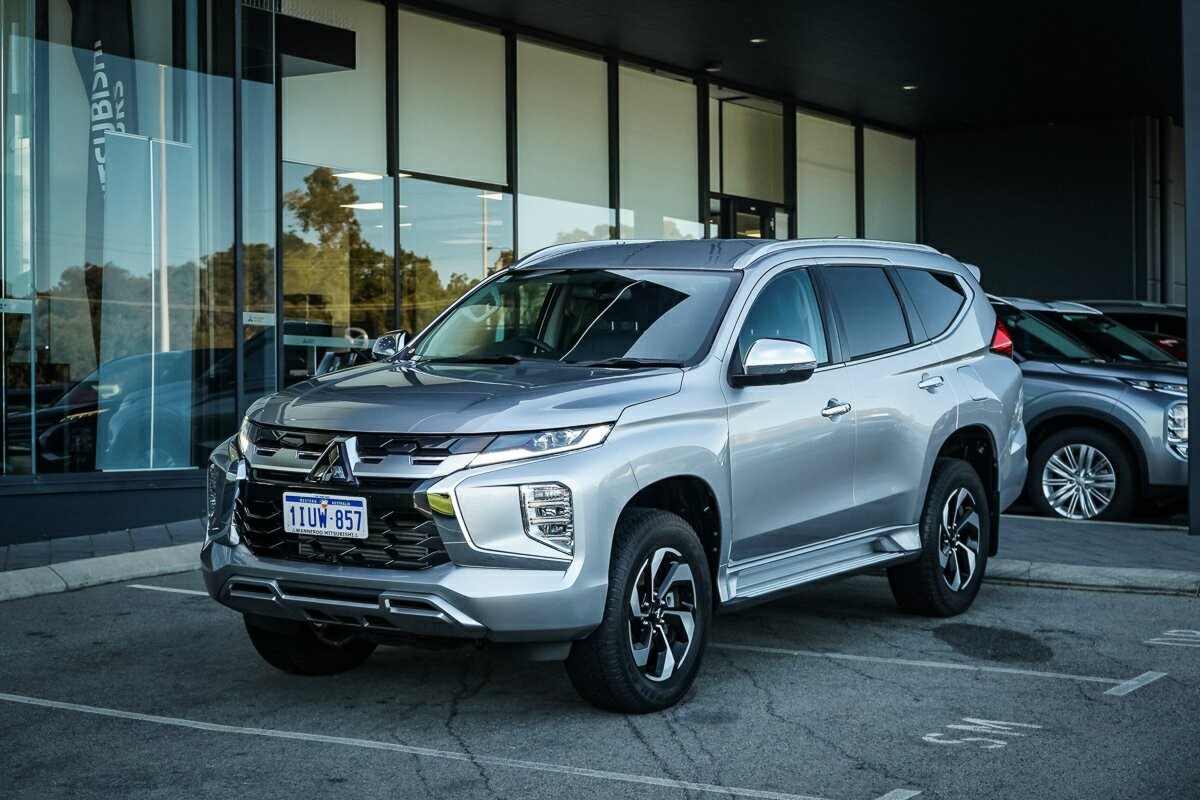 Mitsubishi Pajero Sport image 1