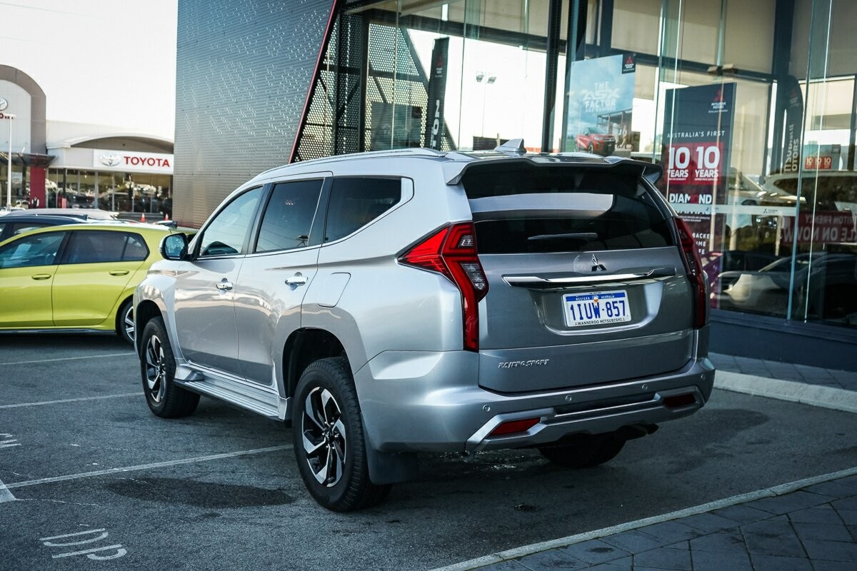 Mitsubishi Pajero Sport image 4