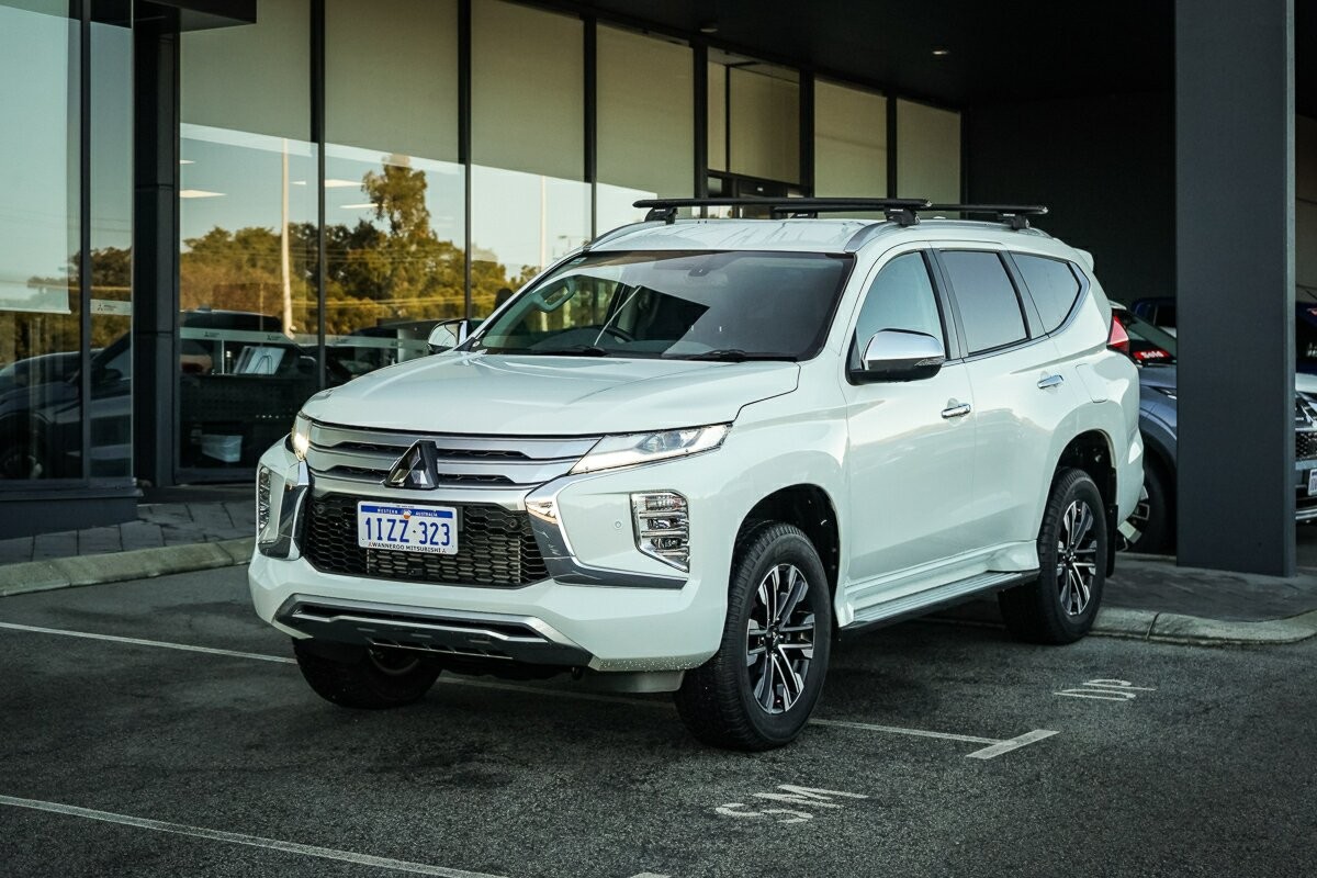 Mitsubishi Pajero Sport image 1