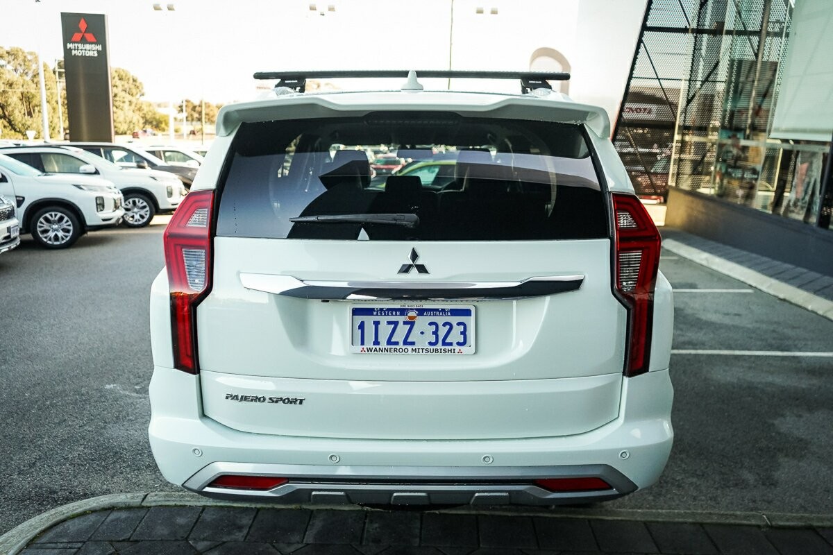 Mitsubishi Pajero Sport image 4