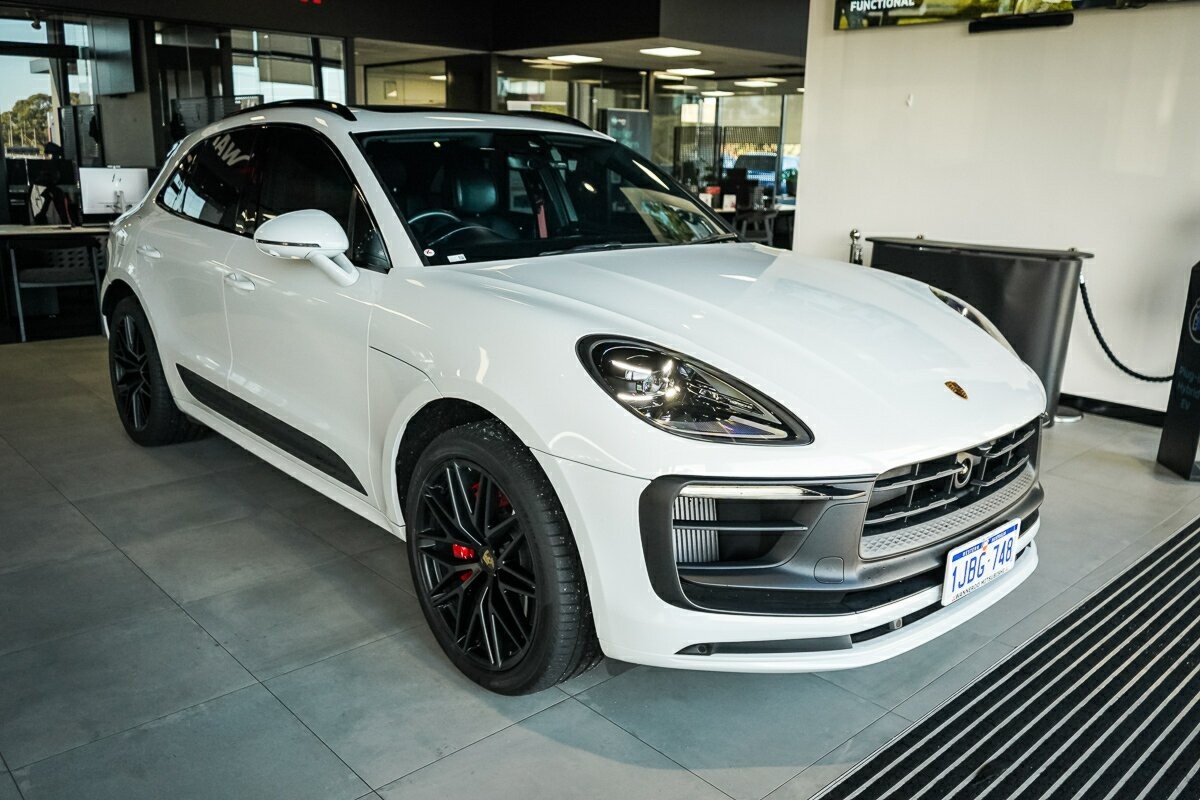 Porsche Macan image 1