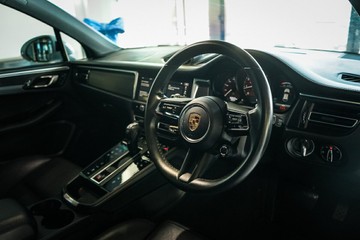 https://vehicle-cdn.autoleague.cloud/28170_21010360_18.jpg