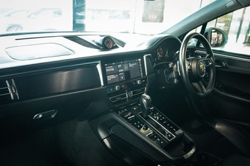 https://vehicle-cdn.autoleague.cloud/28170_21010360_20.jpg
