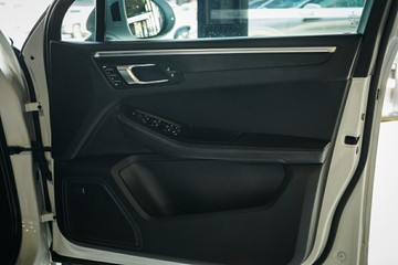 https://vehicle-cdn.autoleague.cloud/28170_21010360_29.jpg