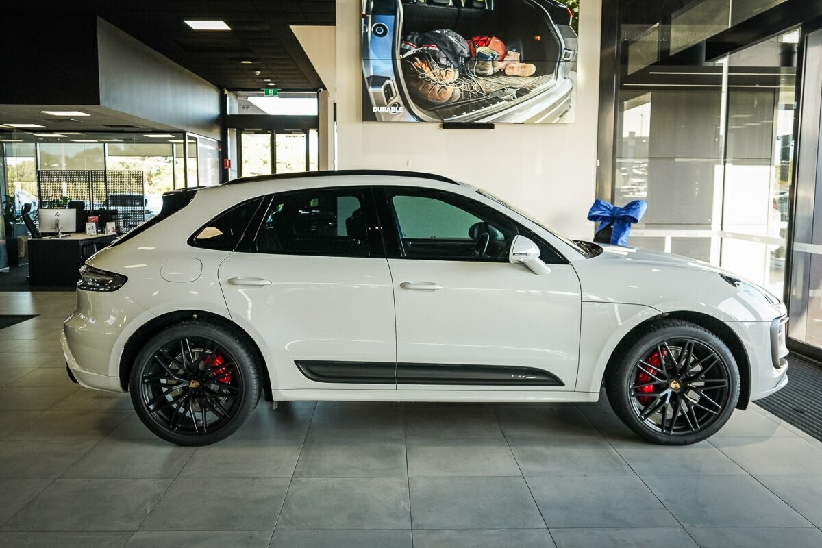 Porsche Macan image 3