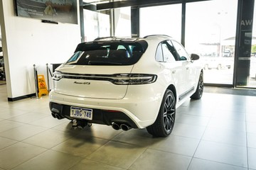 https://vehicle-cdn.autoleague.cloud/28170_21010360_6.jpg