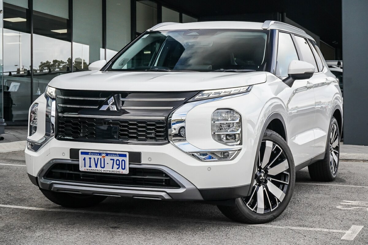 Mitsubishi Outlander image 1