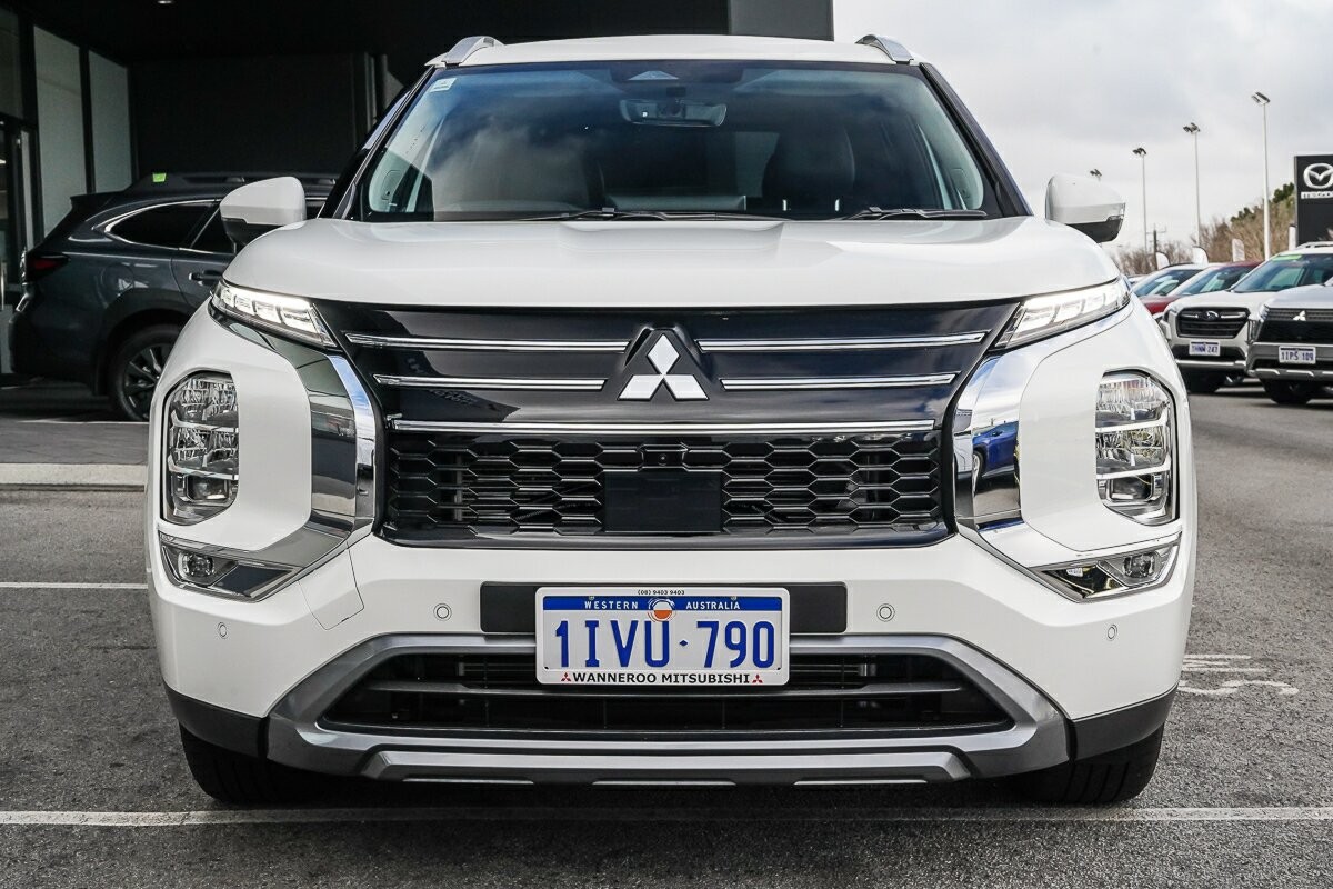 Mitsubishi Outlander image 3
