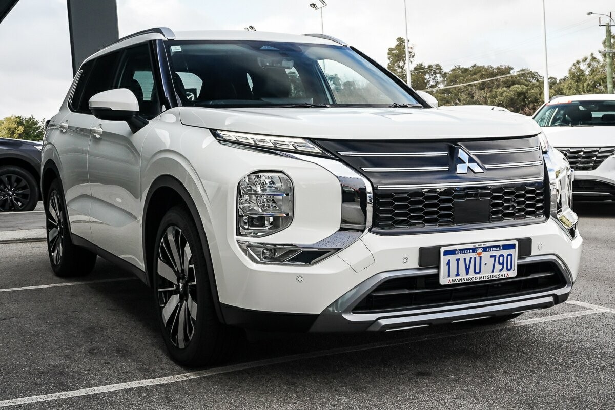 Mitsubishi Outlander image 4