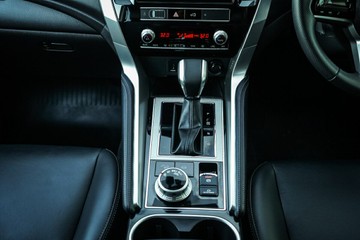 https://vehicle-cdn.autoleague.cloud/28170_21010384_12.jpg