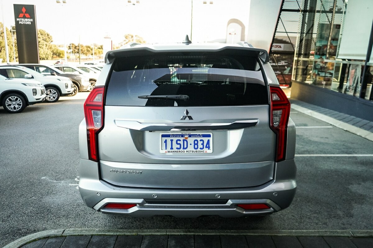 Mitsubishi Pajero Sport image 4