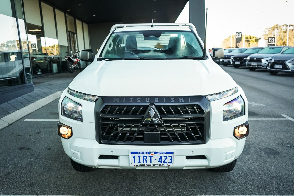 Mitsubishi Triton image 2