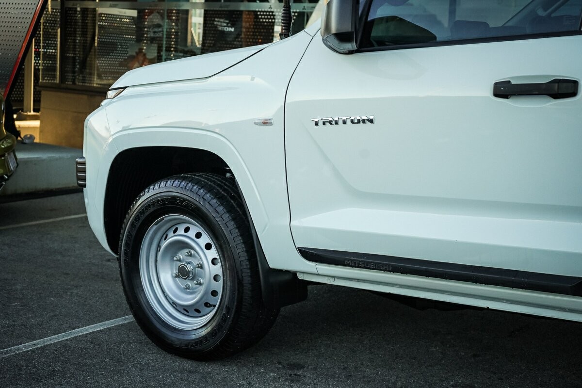 Mitsubishi Triton image 3