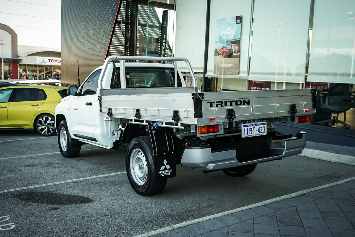 Mitsubishi Triton image 4