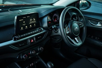 https://vehicle-cdn.autoleague.cloud/28170_21010391_17.jpg